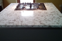 Serra Quartz Island Top