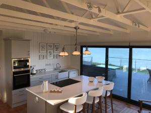 Crystal Ivory Quartz Worktop & Upstands