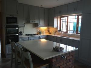 Crystal Reef Quartz Worktop