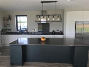 Satinet Quartz Worktop, Upstands & Splashback
