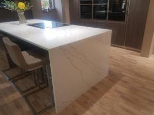 Venatino Quartz Island Top & Mitred Gable