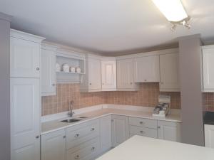 Crystal Ivory Quartz Worktop & Upstands