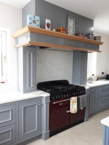 Crystal Ivory Quartz Worktop & Venatino Splashback