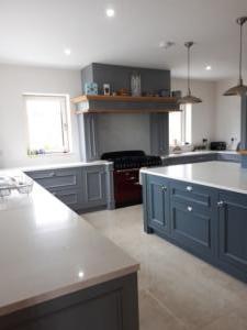 Crystal Ivory Quartz Worktop & Venatino Splashback