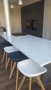 Venatino Quartz Island Top