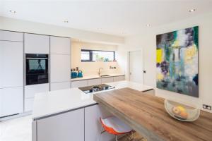 20mm Crystal Ivory Quartz Worktop