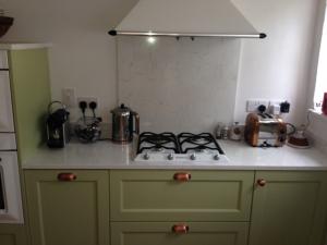 Bianco Venato Quartz Worktop, Upstands & Splashback