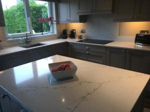 Venatino Quartz Worktop, Upstands, Splashback & Window Board