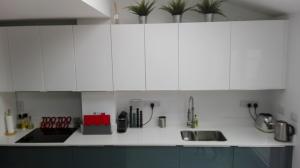 20mm Crystal Ivory Quartz Worktop & Upstands