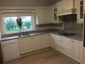 Astoria Ivory Granite Worktop, Upstands, Splashback & Window Board